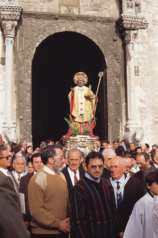 La statua di San Nicola in processione '85